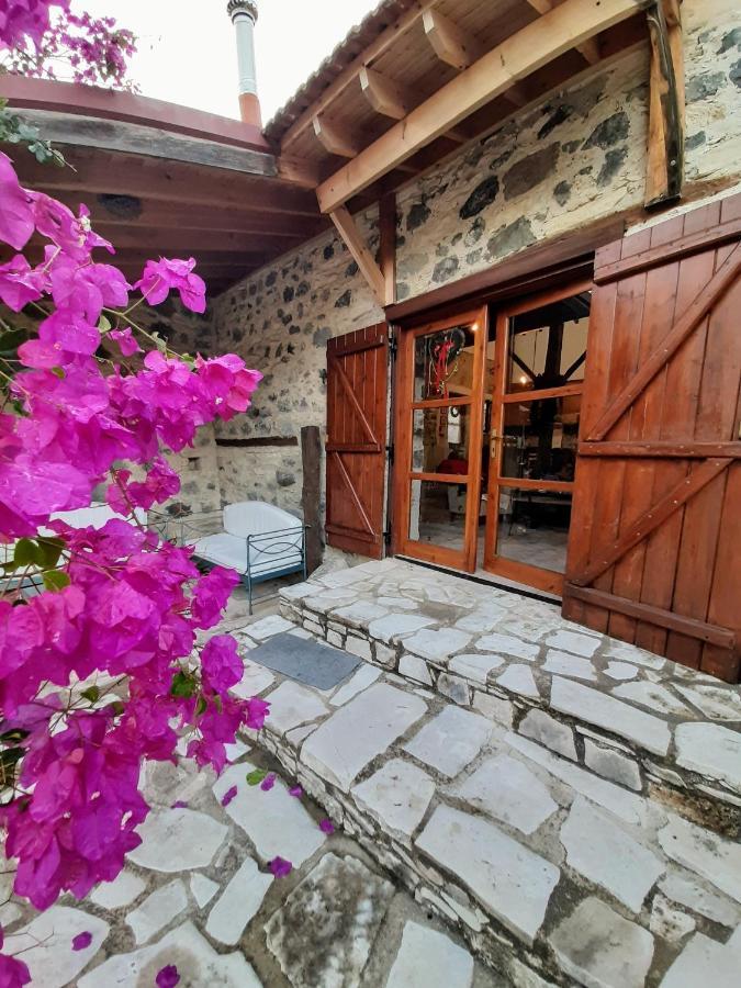 Blue Cottage Apsiou Exterior photo